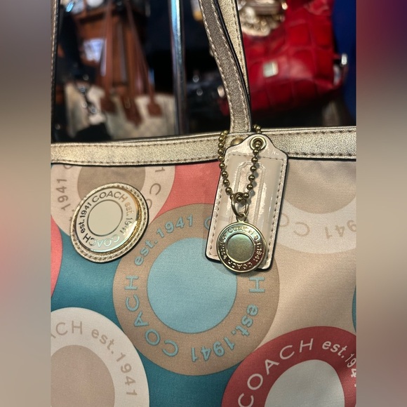 2012 Coach Soho Sateen Circles Snaphead Tote LIKE NEW! - Picture 2 of 10